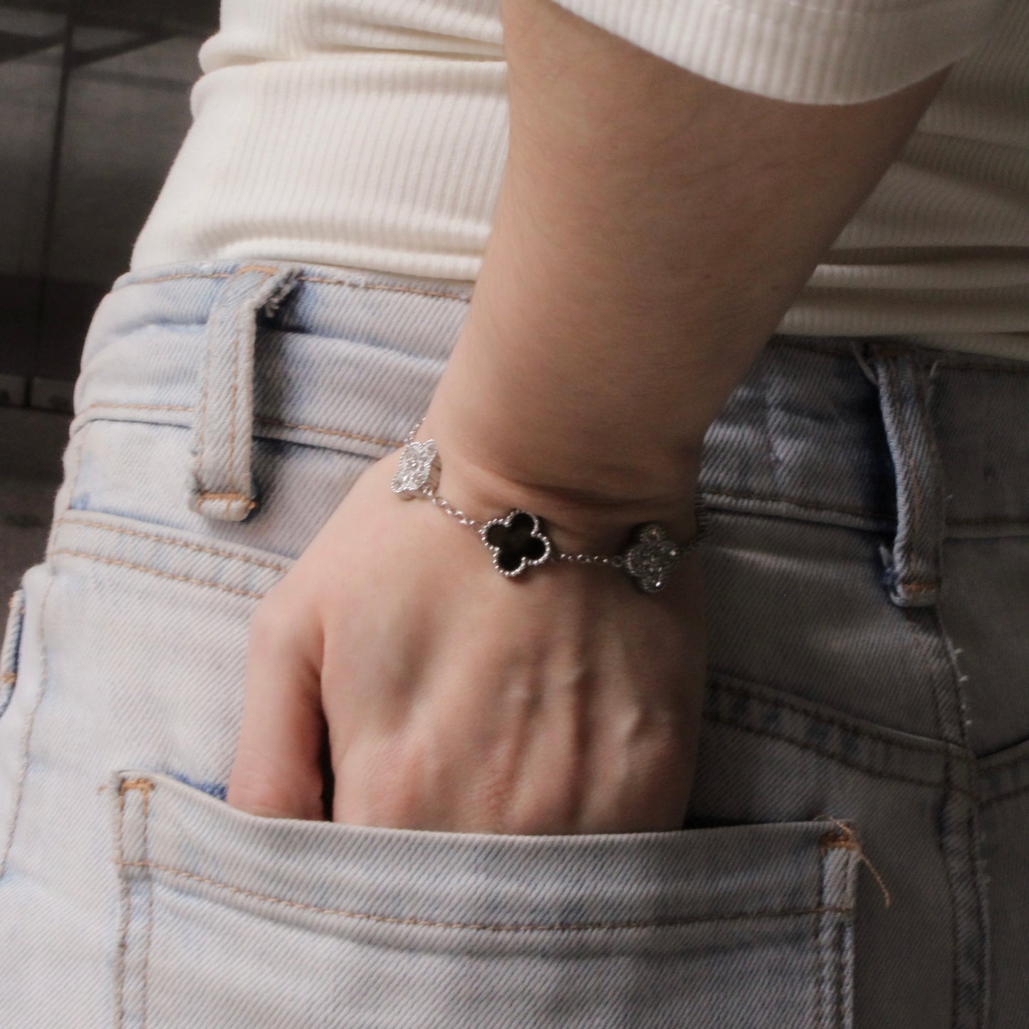 Brazalete VC Negro Y Plata